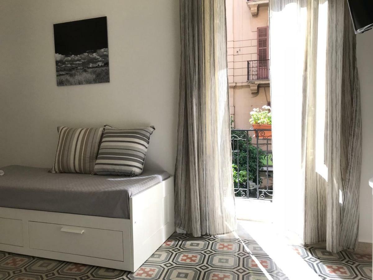 Fofino'S Rooms Palermo Esterno foto