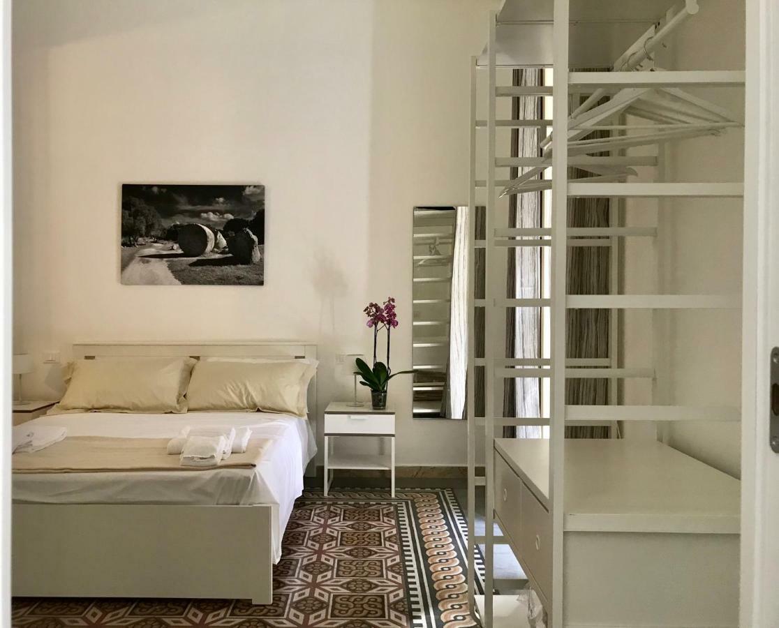 Fofino'S Rooms Palermo Esterno foto