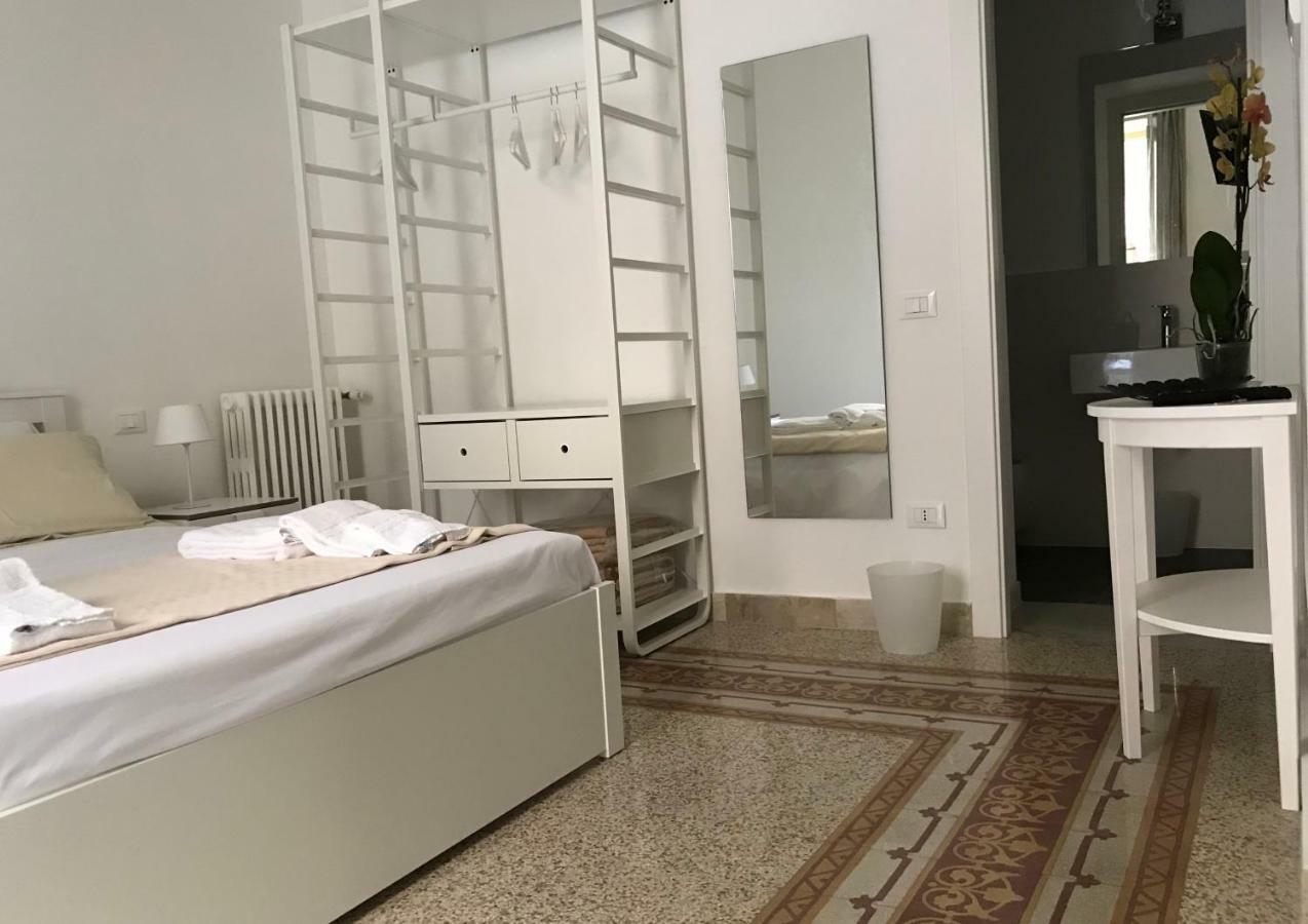 Fofino'S Rooms Palermo Esterno foto