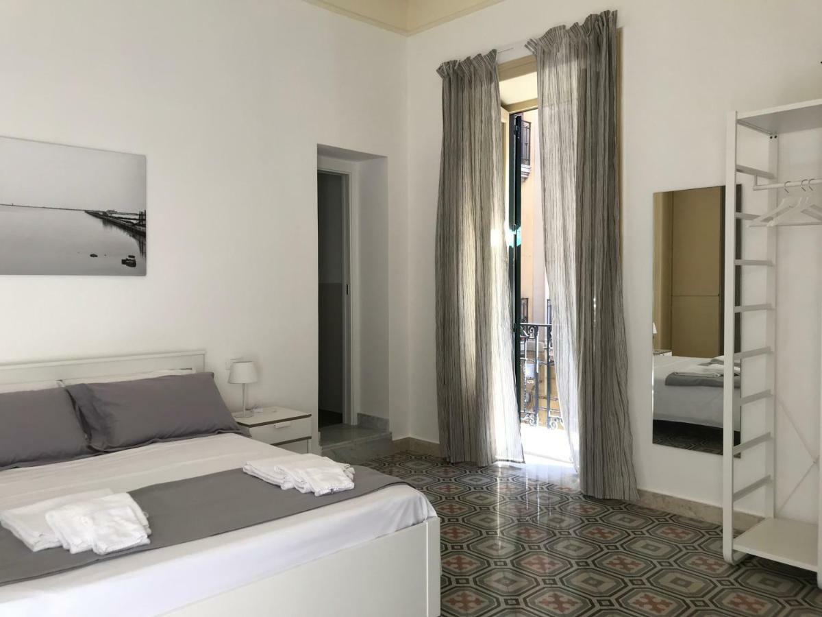 Fofino'S Rooms Palermo Esterno foto