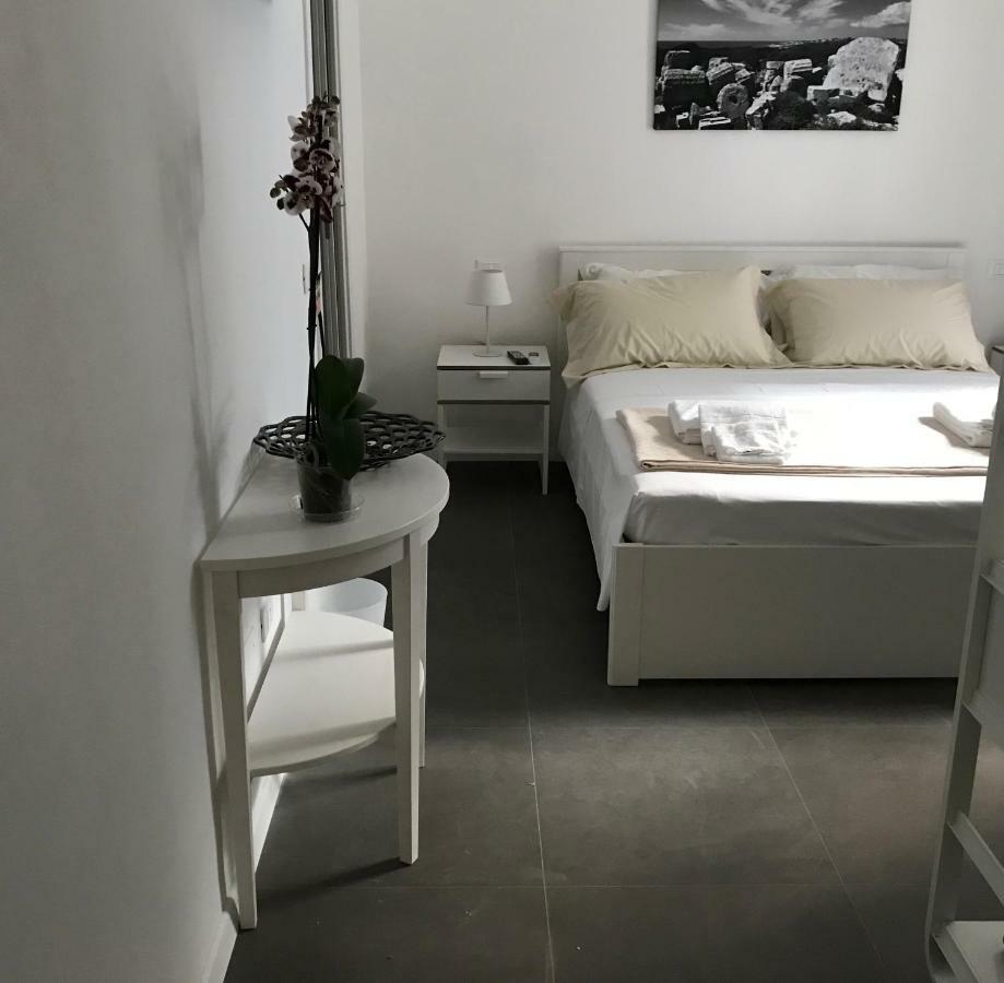 Fofino'S Rooms Palermo Esterno foto
