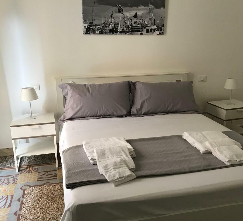 Fofino'S Rooms Palermo Esterno foto
