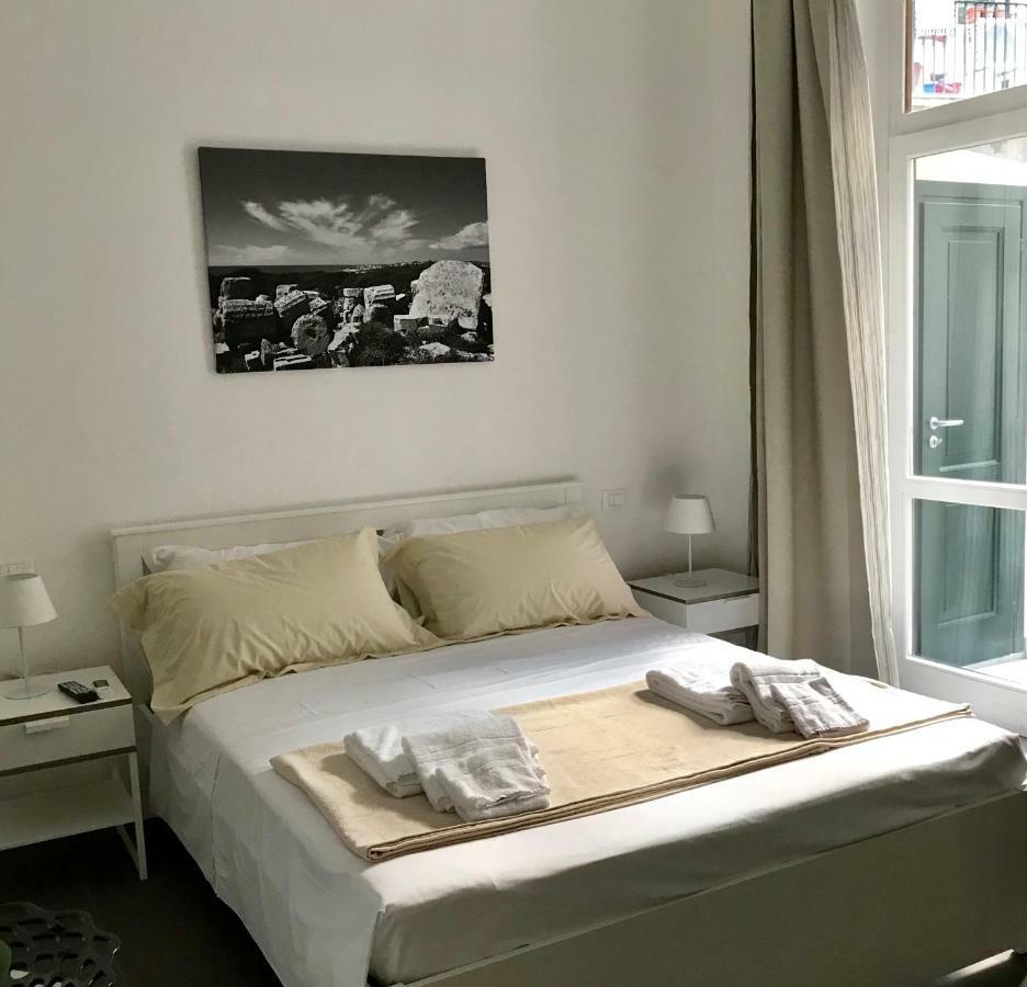 Fofino'S Rooms Palermo Esterno foto