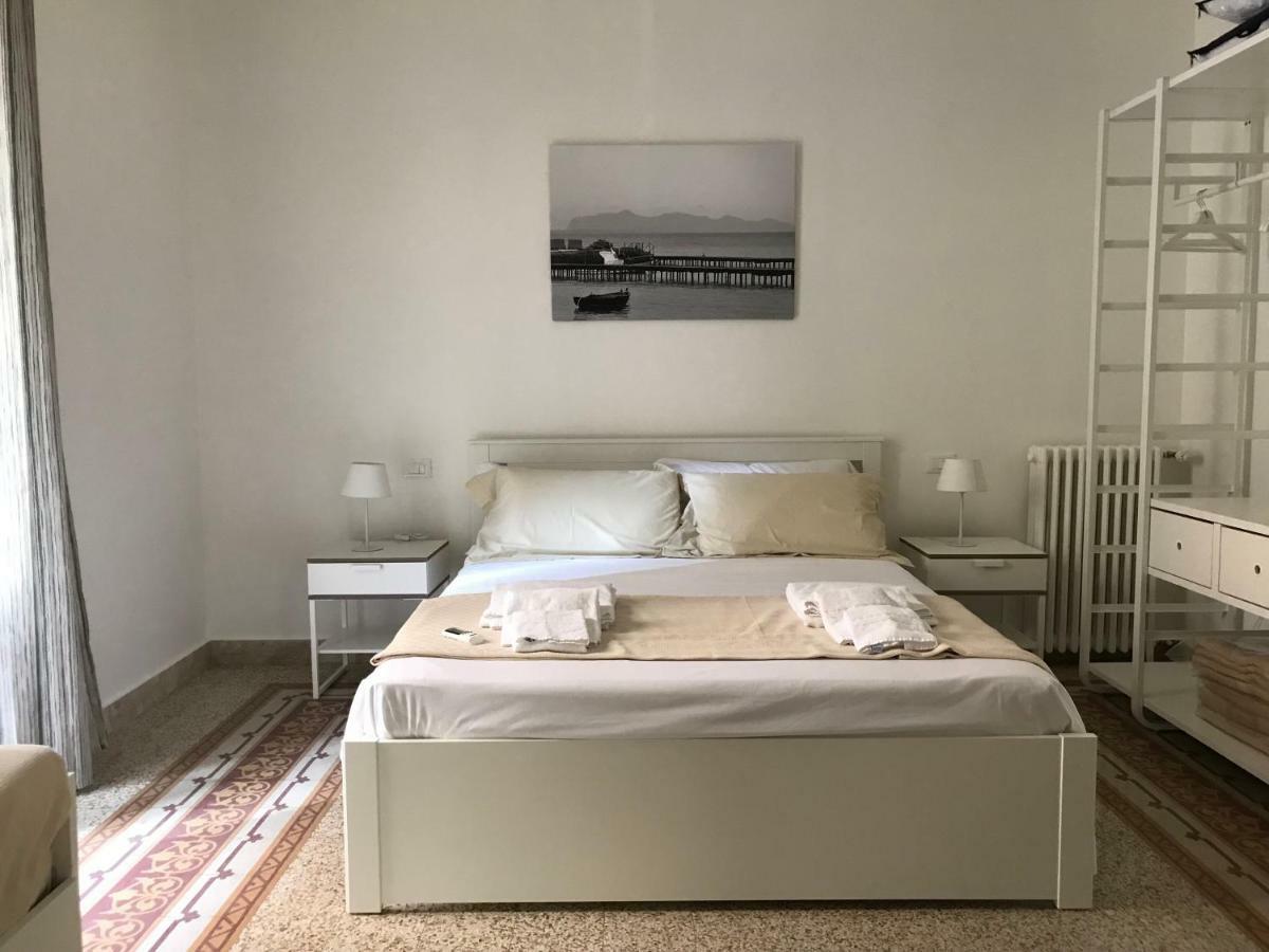 Fofino'S Rooms Palermo Esterno foto