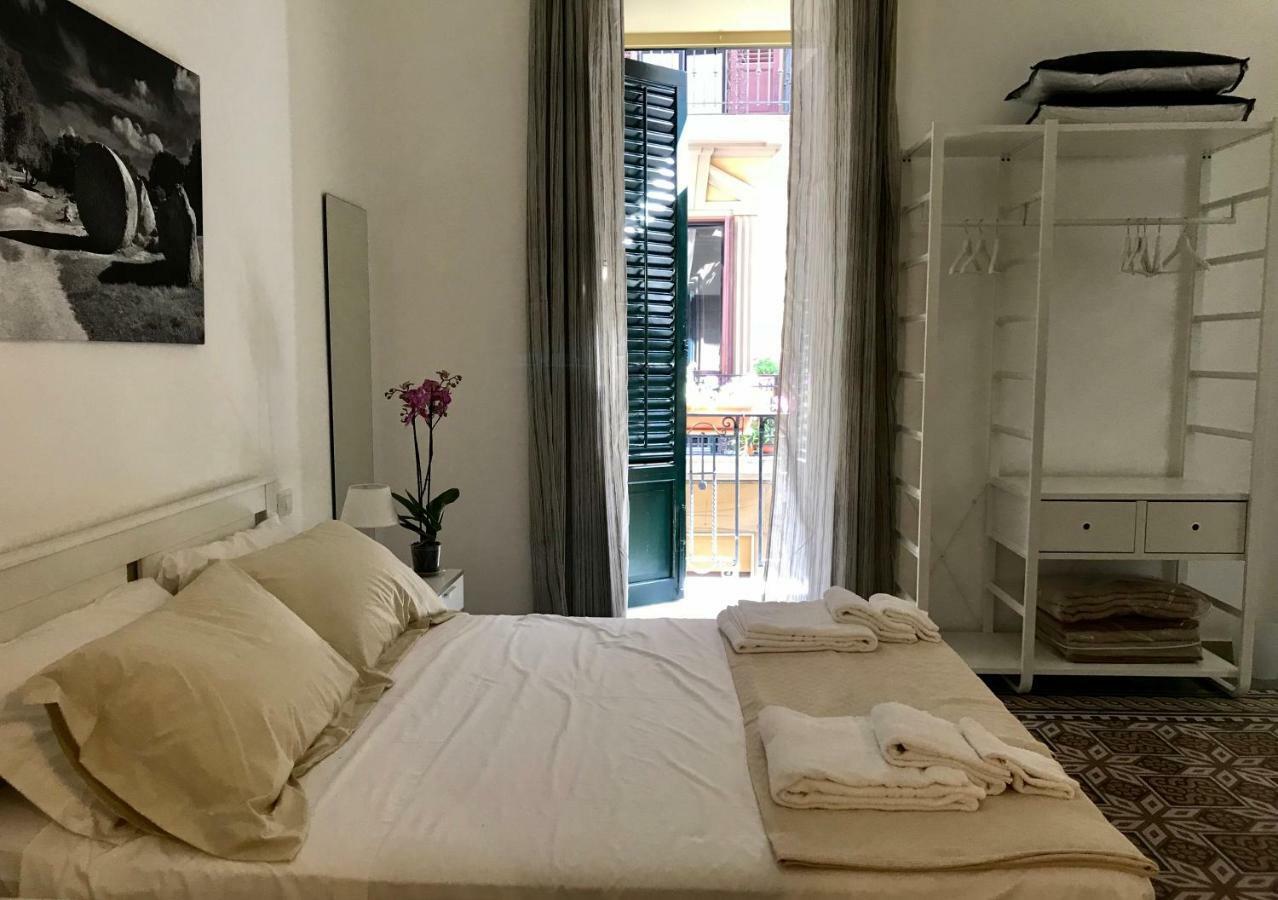 Fofino'S Rooms Palermo Esterno foto